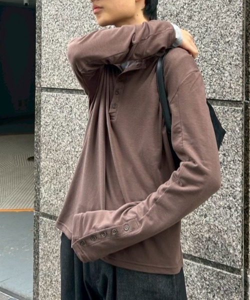 Chikashitsu+（チカシツプラス） ヘンリーネック tシャツ