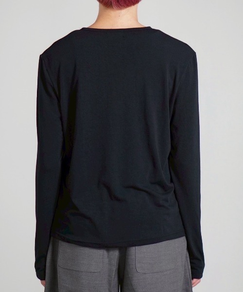 Chikashitsu+（チカシツプラス） ヘンリーネック tシャツ