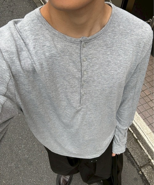 Chikashitsu+（チカシツプラス） ヘンリーネック tシャツ