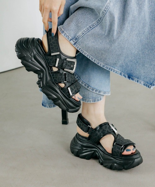 サンダル 「S/M/Lの3サイズ展開」 モードバックルスポサン レディースの画像