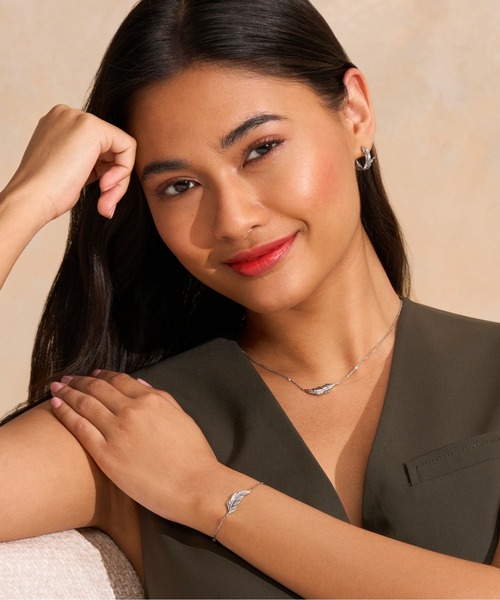 ネックレス 「OLIVIA BURTON/オリビアバートン」シグネチャー - フェザー シルバー ネックレス レディースの画像