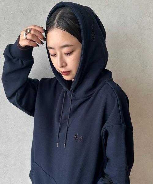 FRED PERRY（フレッドペリー） パーカー 別注 フードロゴ刺繍