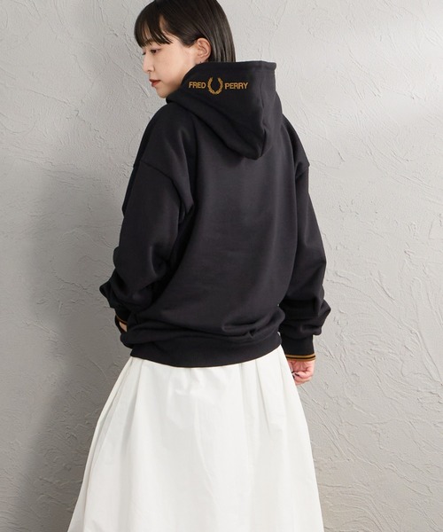美品　フレッドペリー ロゴ刺繍 プルオーバーフーディ パーカー XL ブラック FRED PERRY（フレッドペリー） パーカー 「WEB先行予約」「FRED PERRY