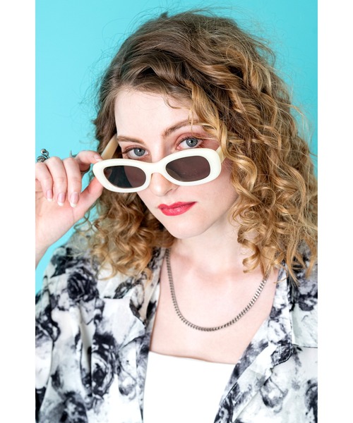 Off-White™ サングラス オフ-ホワイト×サングラス・ハットのコラボサングラス、側面にブランド