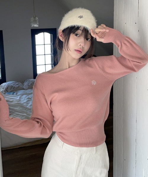 ニット セーター A'GEM/9 × .kom 「muah muah/ムーアムーア」 STITCH LOGO SOFT BOATNECK KNIT/ス