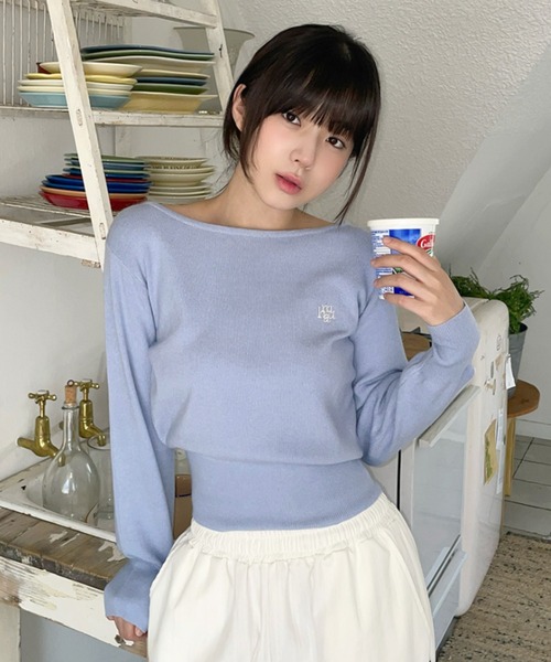 ニット セーター A'GEM/9 × .kom 「muah muah/ムーアムーア」 STITCH LOGO SOFT BOATNECK KNIT/ス ニット セーター A'GEM/9 × .kom 「muah muah/ムーアムーア