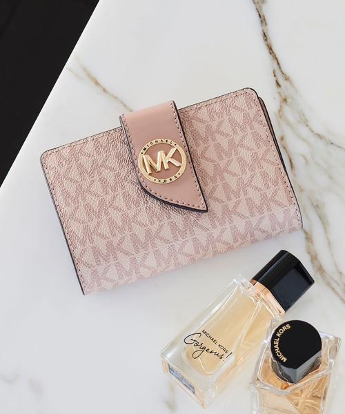 【新品】マイケルコース✨財布 折り財布 ピンク 人気 ロゴ タブ ウォレット マイケルコース MICHAEL KORS 財布 （ピンク） -waja bazar
