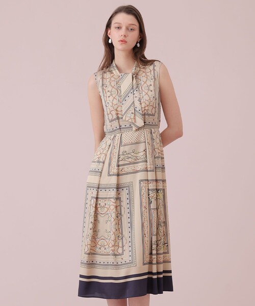 ほぼ新品‼️ シルク100%✨スカーフ柄✨日本製✨アナイ　ワンピース ANAYI（アナイ） ワンピース スカーフプリントボウタイ ワンピース