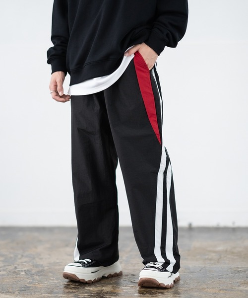 アンブロ　ナイロンパンツ　テープロゴ　サイドライン　サイズLL UMBRO/別注 UMBRO ナイロンライントラックパンツ【限定展開