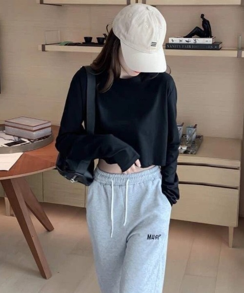 on ショート丈ロンT 617IaQnAM+L._UY1000_.jpg