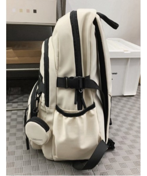 【✨️新品未使用✨️】本革 バックパック（白） A4収納 PC対応 リュック Sakka ビジネスリュック デイバック リュック 大容量A4対応多機能