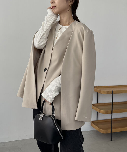 カプリシューレマージュ　ベージュジャケット CAPRICIEUX LE'MAGE（カプリシューレマージュ） ノーカラージャケット