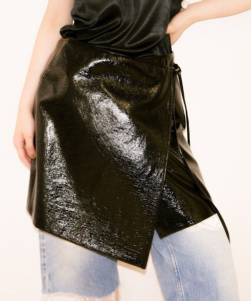 igi スカート SLICK WRAP SKIRT / エナメルレザーライク巻き