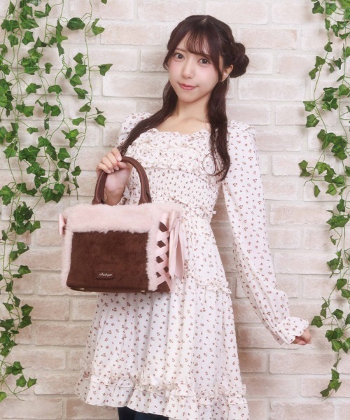 axes femme POETIQUE ショルダーバッグ バッグ レースアップムートン