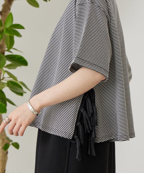 BEARDSLEY - 新品 ビアズリー ☆サイド、袖元フリルニット BEARDSLEY（ビアズリー） tシャツ 半袖 サイドフリンジニットTee