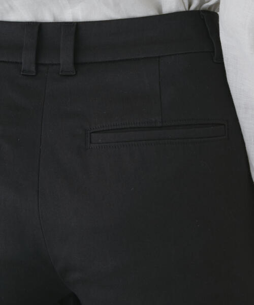 human woman（ヒューマンウーマン） パンツ サテンストレッチスリム