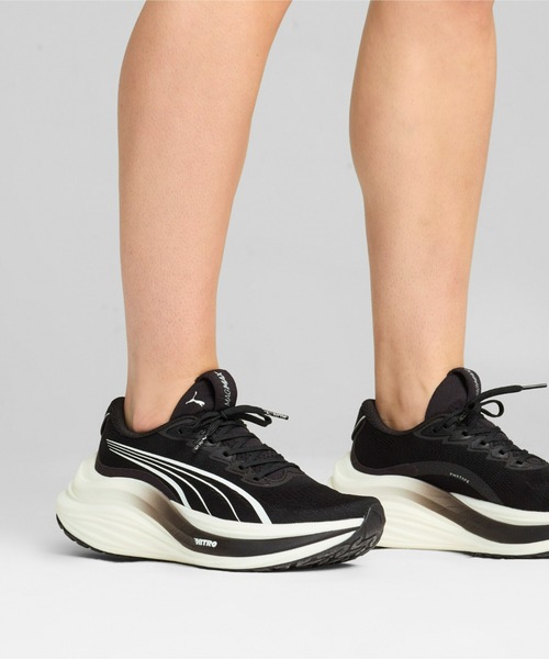 プーマ　マグマックス ニトロ　 ウィメンズ ２５㎝ PUMA スニーカー プーマ ウィメンズ マグマックスニトロ
