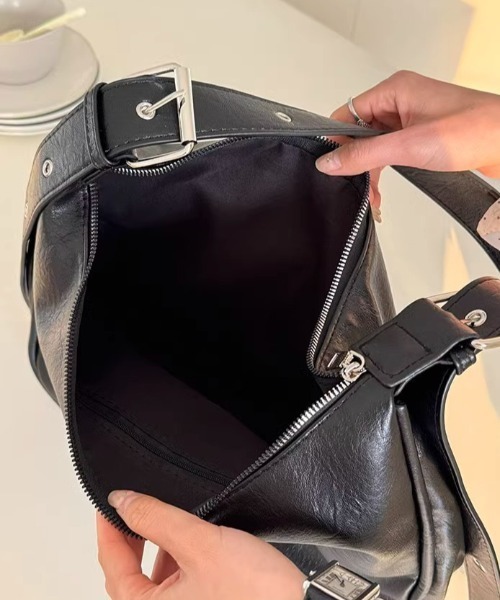 ショルダーバッグ バッグ 大容量フェイクレザーショルダーバッグ/通勤