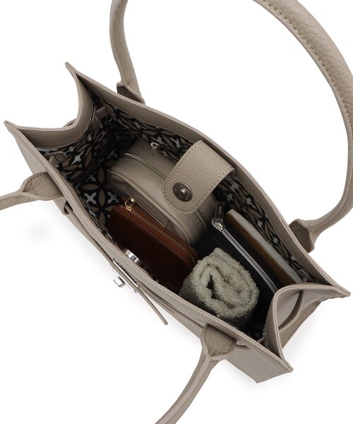 DRESSTERIOR(ドレステリア) トートバッグ リサイクルレザーベルト DRESSTERIOR(ドレステリア) トートバッグ リサイクルレザーベルト