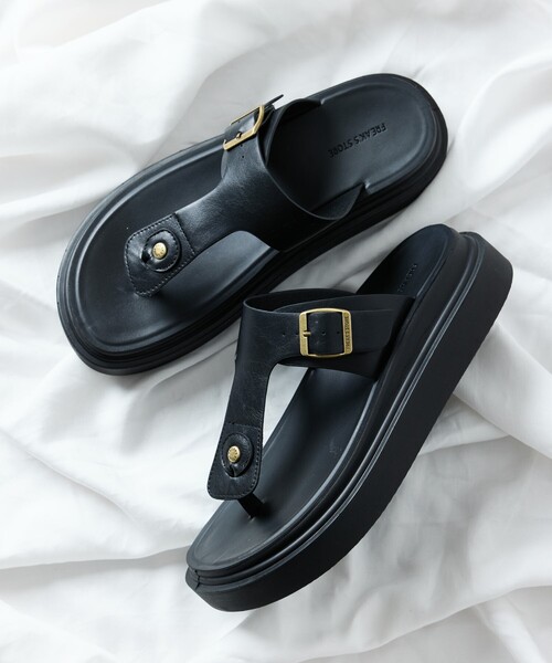 すぐ届く！BALENCIAGAｘSCHOLL コラボ フラットサンダル ホワイト の ウィメンズ Balenciaga I Scholl フラット サンダル