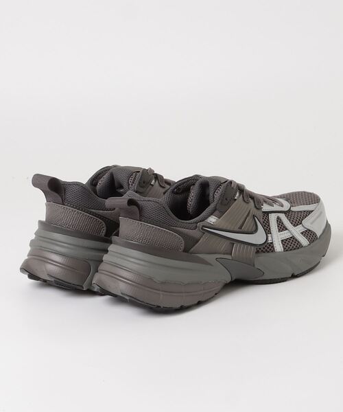 サンゾNIKE ナイキ V2K スニーカー Nike V2K RUN スニーカー（スニーカー）｜NIKE（ナイキ）の
