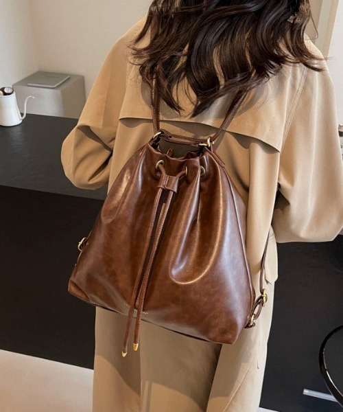 レザー巾着ショルダーバッグ　Lサイズ　ブラウン ショルダーバッグ バッグ フェイクレザー巾着ショルダーバッグ