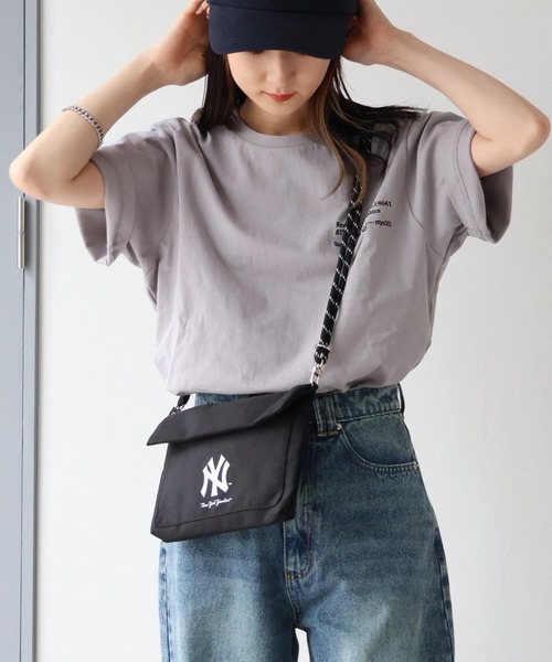 [MLB] Basic Athleisure Mini Cross Bag ★すぐ品切れ★ BASIC ATHLEISURE MINI CROSS BAG NEW YORK YANKEES