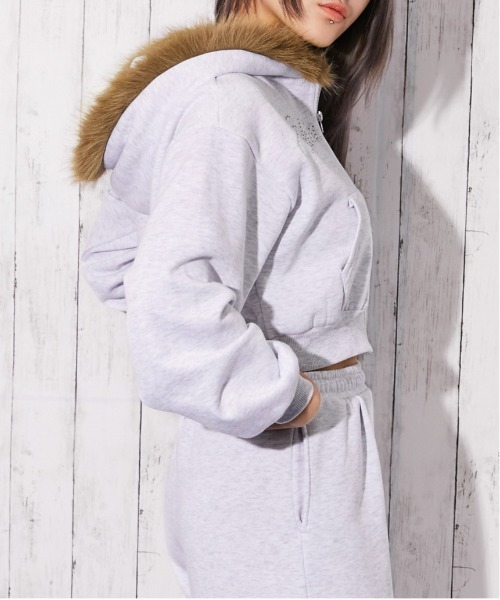 パーカー 「ファーフード×ロゴストーン」ショート丈ジップパーカー