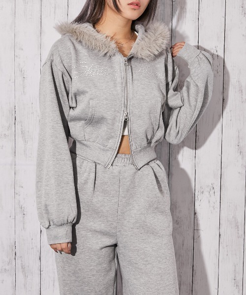 パーカー 「ファーフード×ロゴストーン」ショート丈ジップパーカー