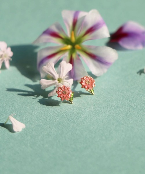 Zoule（ゾーラ） アレルギー対応 ピアス ゾーラ：FLOWER LETTER SERIES