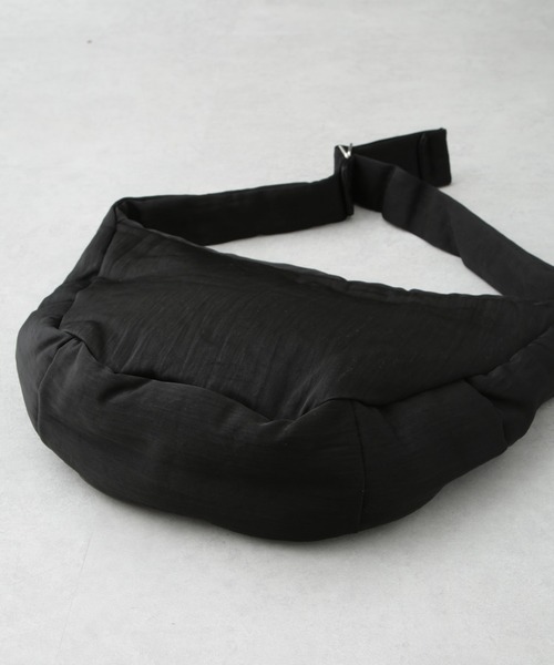 ITTI(イッチ) ショルダーバッグ ITTI/別注 PUFFER MOON BAG ITTI(イッチ) ショルダーバッグ ITTI/別注 PUFFER MOON BAG