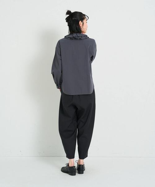 Aveniretoile タイプライターティアードフリルシャツ ゴールデンウィーク特集 / 沢山歩く日は、パンツスタイルで