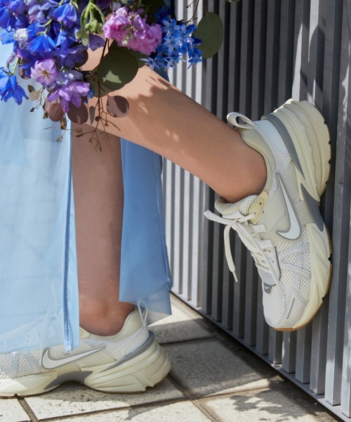 ★ドイツ発*NIKE*新作*SUN FLOWER グラフィックフーディ/PH★ ☆ドイツ発*NIKE*新作*SUN FLOWER グラフィックフーディ/PH
