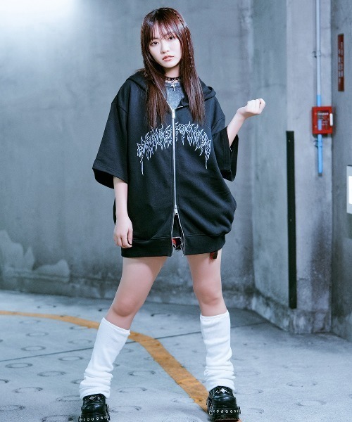 【廃盤品】TRAVAS TOKYO クマ　安全ピンZIPパーカー　ブラック 廃盤品】TRAVAS TOKYO クマ 安全ピンZIPパーカー ブラック