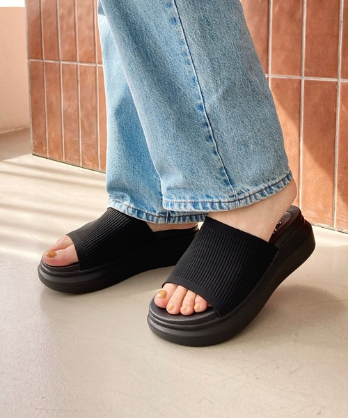 【話題の新作サンダル】LV Venice Mules／夏コーデの主役に◎ ポップに足取り弾むルイ・ヴィトン──2024年夏、サンダルの正解