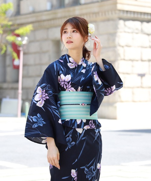 紺の地に、薄紫の紫陽花がほんのりと浮き立つ美しい注染めの浴衣