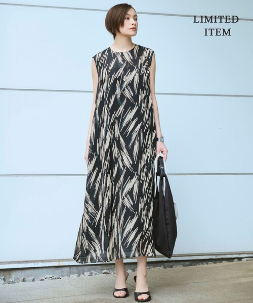 ICB 【WEB限定】 Soft Satin ワンピース ¥20,900 ICB（アイシービー） ワンピース サテンオーガンプリント ノースリーブ