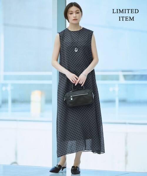 ICB 【WEB限定】 Soft Satin ワンピース ¥20,900 ICB（アイシービー） ワンピース サテンオーガンプリント ノースリーブ