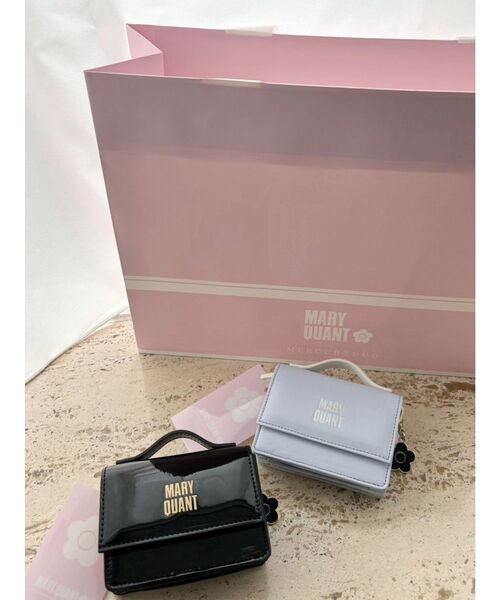 MARY QUANT デイジーチャーム付きミニウォレットマーキュリーデュオ セール】【MARY QUANT】デイジーチャーム付きミニウォレット