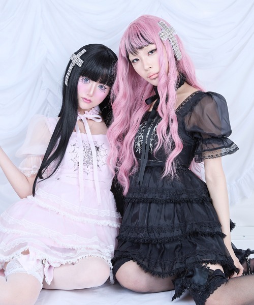 AVENCHUMU ワンピース Frill choker sheer tiered illustration