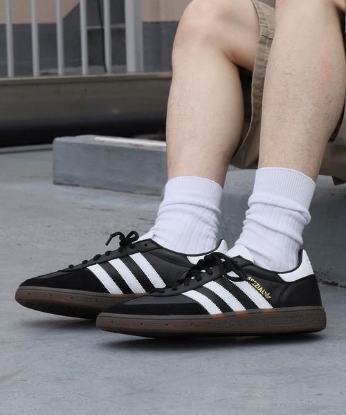 adidas（アディダス） スニーカー HANDBALL SPEZIAL ブランドロゴ ガム