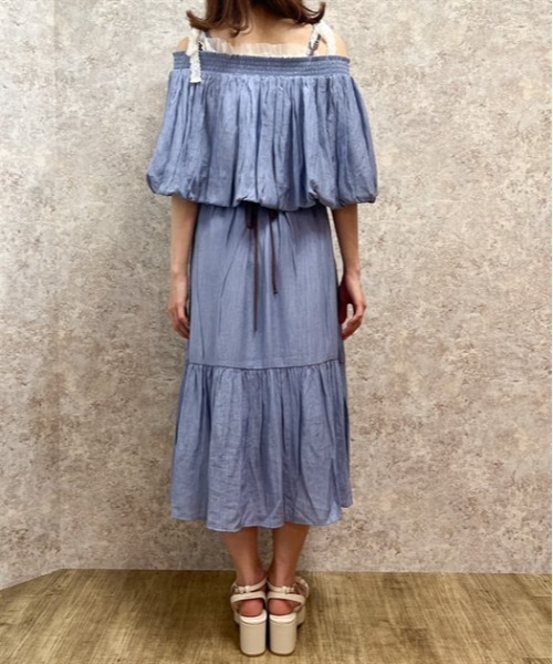 axes femme ワンピース ケープ付タックキャミワンピース