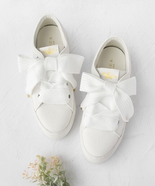 トッカ　BIG RIBBON CANVAS SNEAKERS スニーカー　白 WEB＆一部店舗限定】BIG RIBBON CANVAS SNEAKERS スニーカー