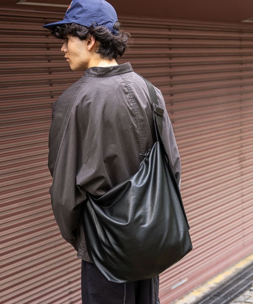 niko and…　レザー　ショルダー　バッグ niko and…（ニコアンド） ショルダーバッグ バッグ 「500mlボトル収納