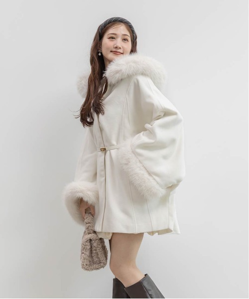 HYKE ホワイト ポンチョ・ケープコート HYKE ホワイト ポンチョ・ケープコート HYKE ホワイト ポンチョ