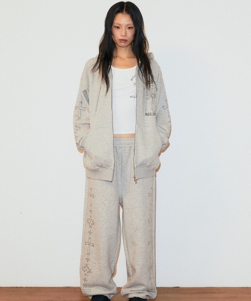 パーカー mahagrid 「mahagrid/マハグリッド」 Cross Studs Zip-Up Hoodie/クロススタッズジップアップパーカーの画像