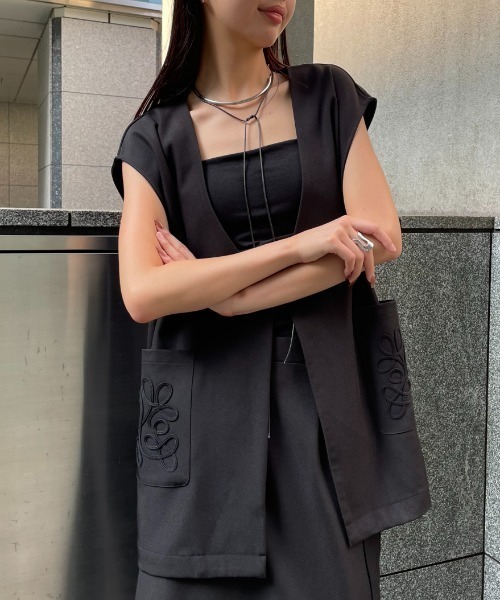 AIC. ベスト ジレ コード刺繍ベスト/セットアップ可能 レディース