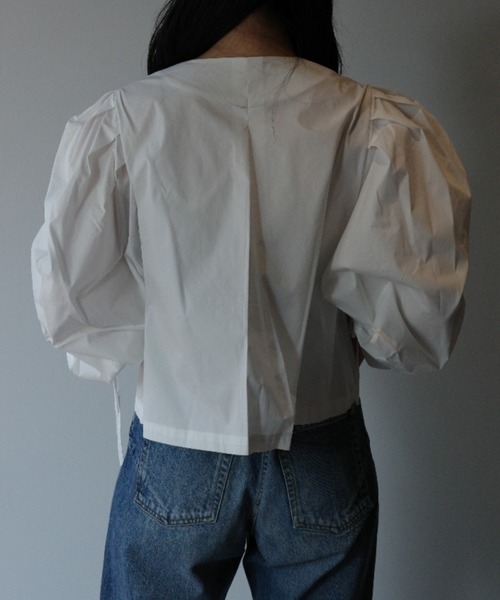 【新品】MANOF◼️DRAWSTRING SLEEVE SHORT BLOUSE セール】DRAWSTRING SLEEVE SHORT BLOUSE（シャツ/ブラウス）｜MANOF