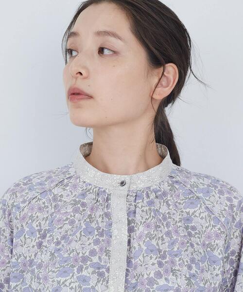 新品タグ付アデュートリステス リバティプリント バンドカラーブラウス2024AW ADIEU TRISTESSE（アデュートリステス） ブラウス シャツ リバティ