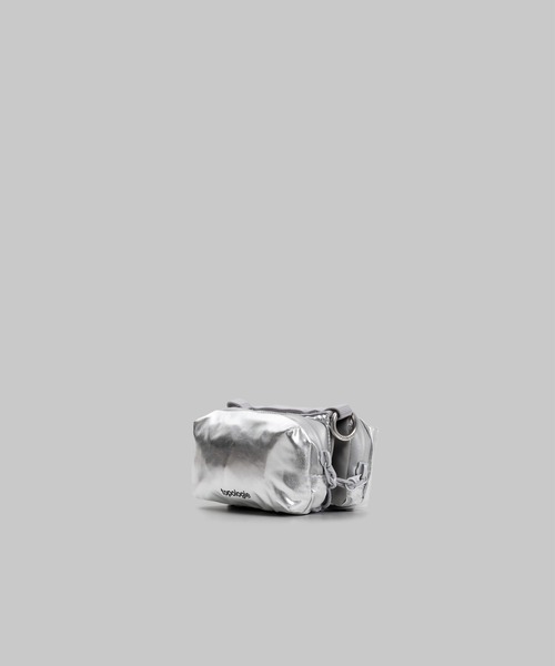 ［新品］topologie ミニボトルサコッシュ シルバー Topologie（トポロジー）の「Topologie / Mini Bottle Sacoche